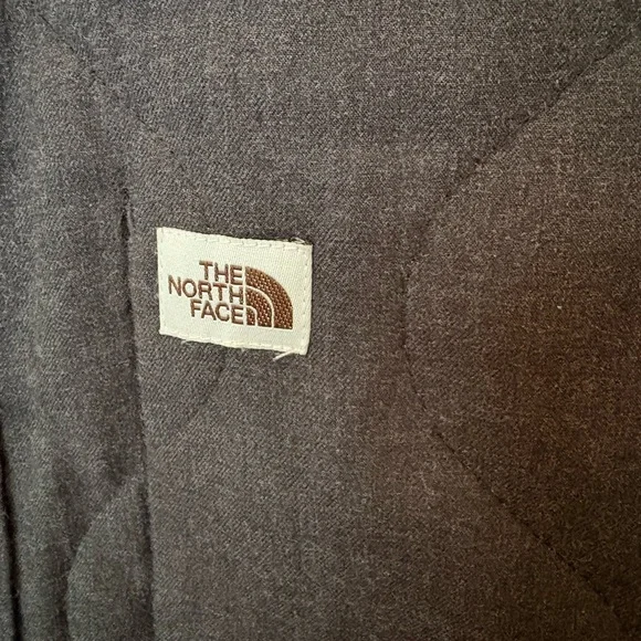 The North Face Quilted Shacket - Picture 2 of 12